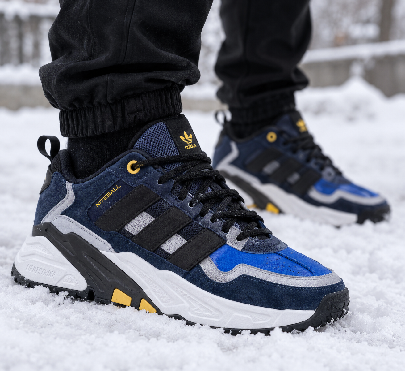 Adidas Niteball Hi — крупный план на ноге